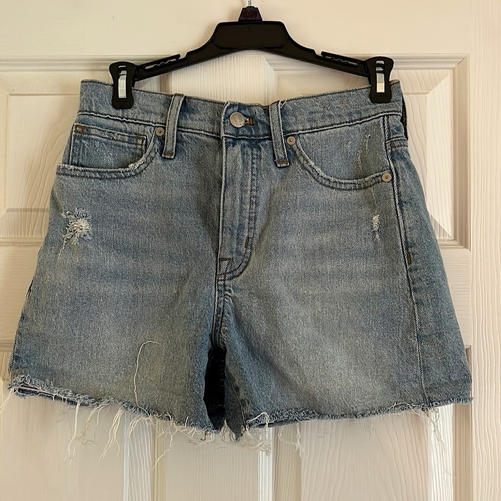 Lighter denim jean short. High rise. Size 25. Super cute!!!!